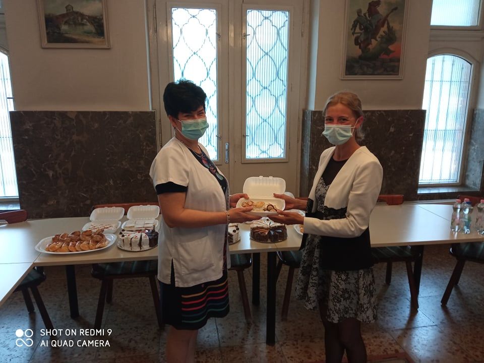 Édes meglepetés a kórház dolgozóinak
